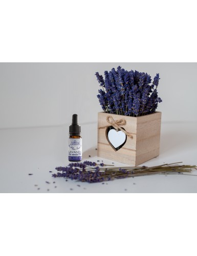 Set cadou cu ulei de lavandă și aranjament în cutie din lemn